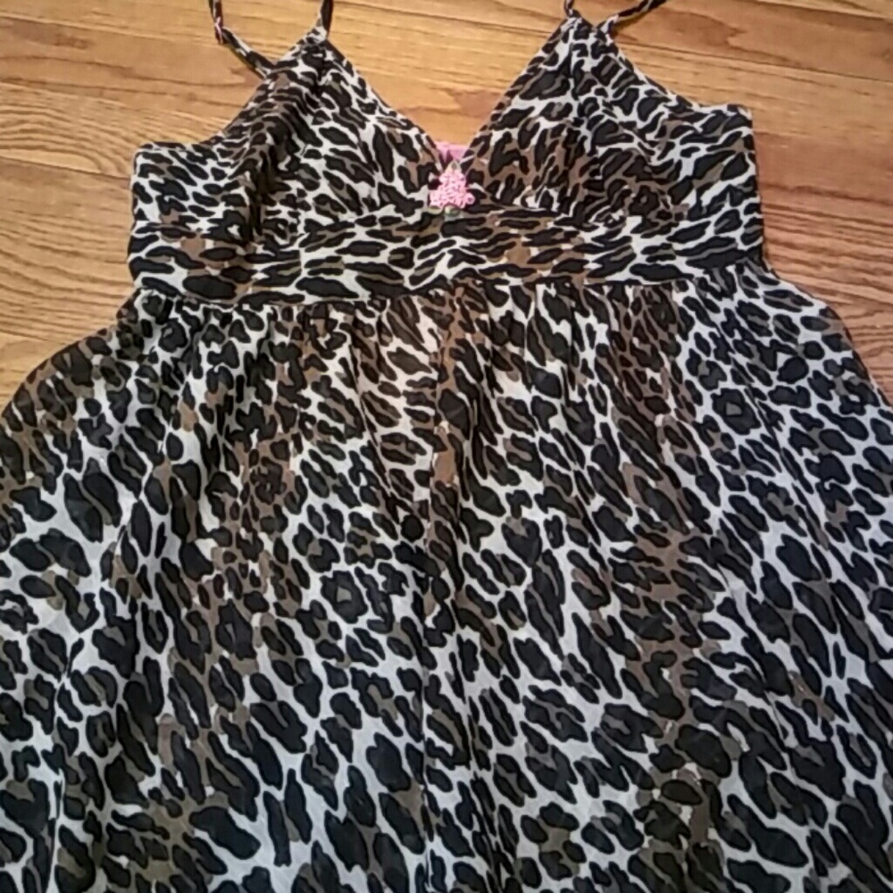 Beautiful gown - Picture 2 of 3